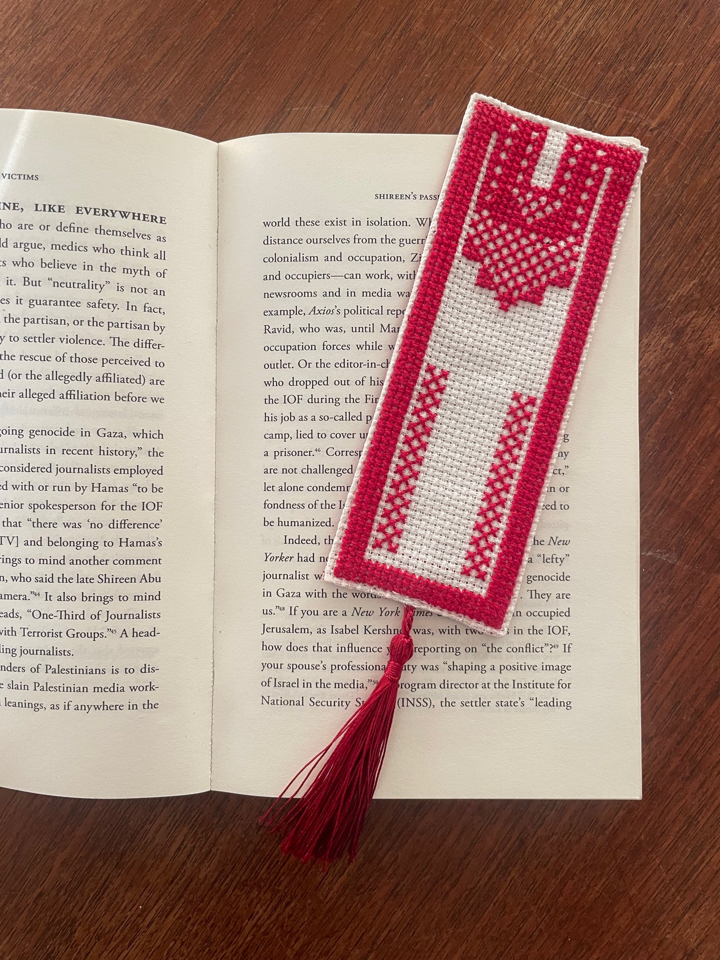 Tatreez Bookmark - Thobe - Red
