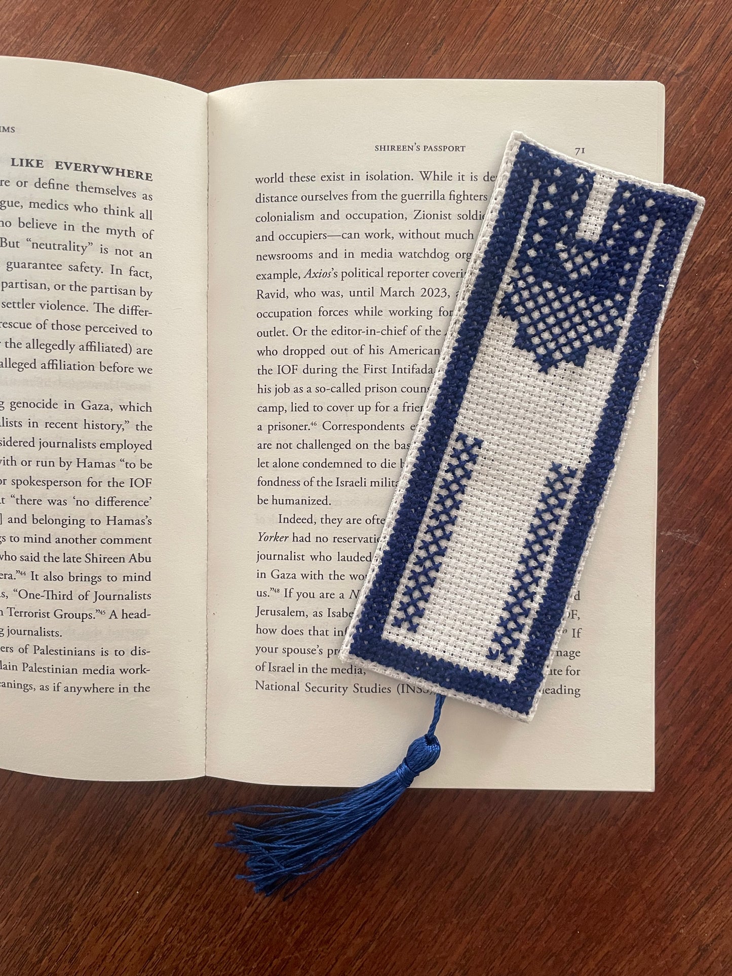 Tatreez Bookmark - Thobe - Dark blue